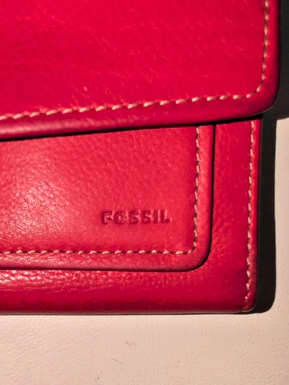 Fossil Red Wallet - Picture 2 of 13